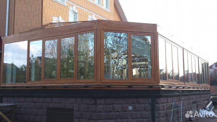 Безрамное остекление веранд беседок и террас