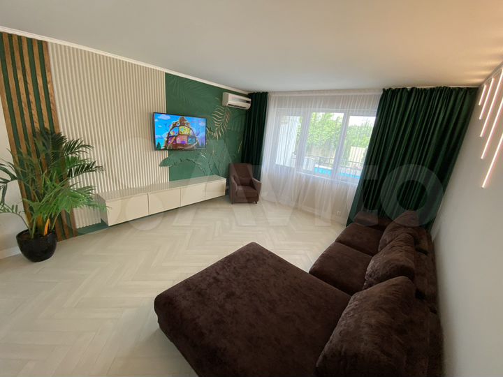 2-к. квартира, 63 м², 1/3 эт.