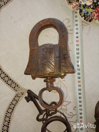 Антикварные амбарные замки и ключи