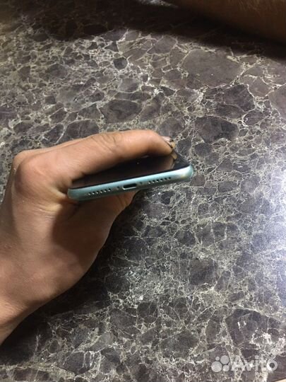 Телефон iPhone 11