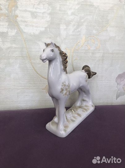 Фарфоровый конь