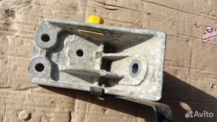 Escape Maverick Tribute крепление подушки двигател