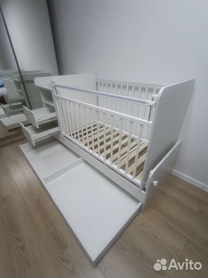 Кроватка трансформер детская с маятником, комодом