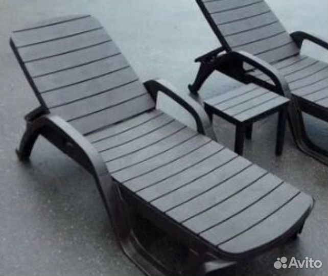 Шезлонг лежак пластиковый