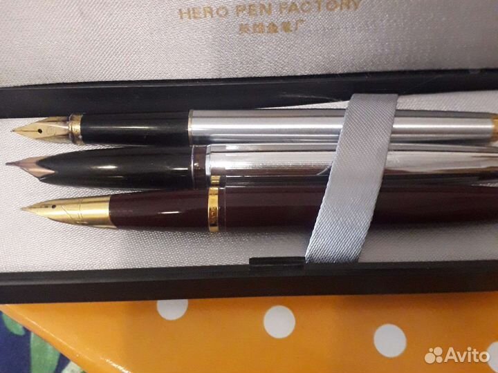 Перьевая ручка с золотым пером