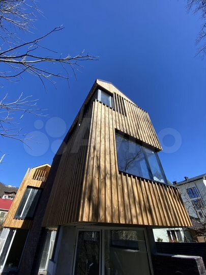 Дом 389 м² на участке 6,5 сот.