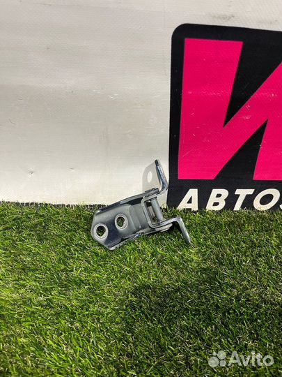 Петля двери передней левой Fiat 124 2018