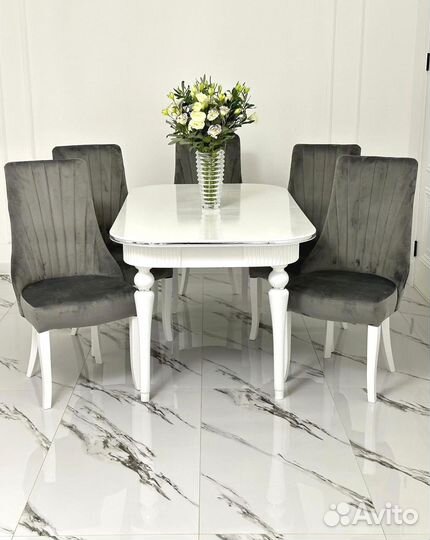 Стол и стулья комплект. Глухой стол