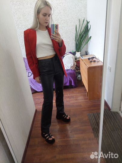 Черные брюки Reserved под змеиную кожу