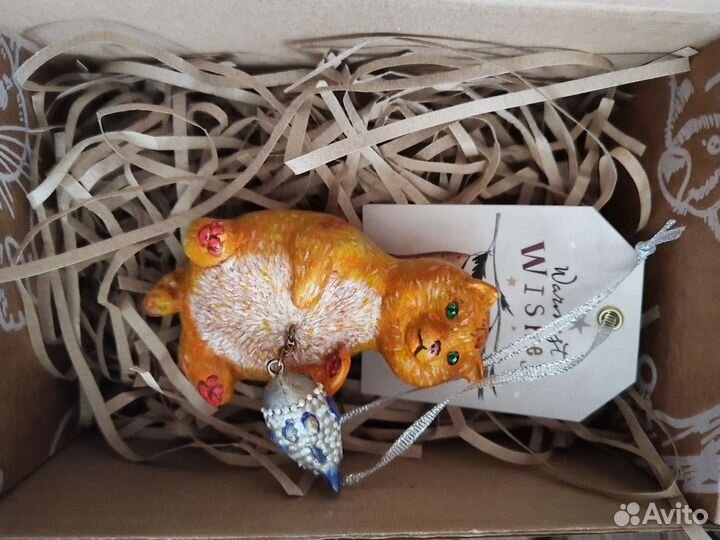 Игрушка из папье-маше котик с рыбкой