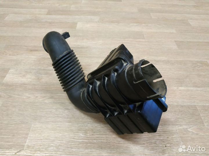 Резонатор воздушного фильтра Suzuki Liana