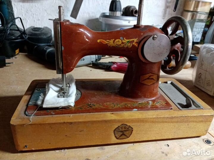 Швейная машина ручная