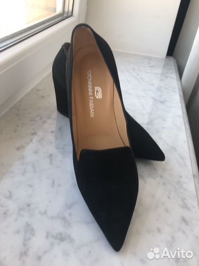 Туфли женские 37,5 черная замша Италия