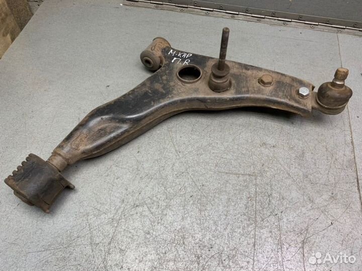 Рычаг передний правый Mitsubishi Carisma седан 1.6