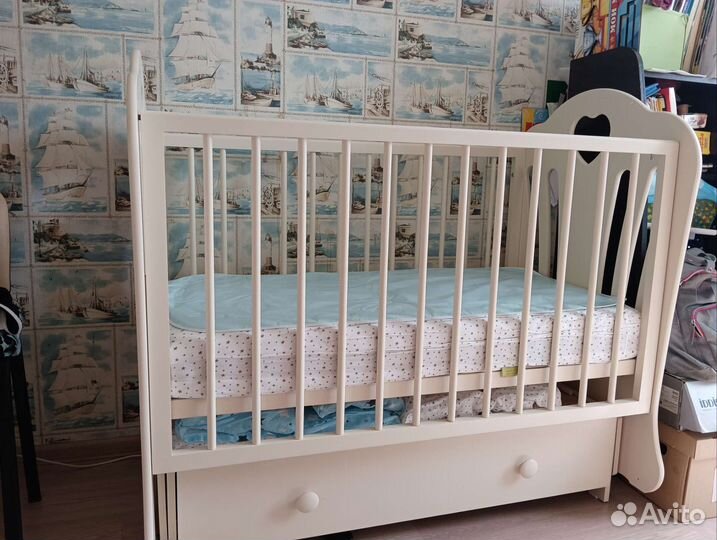 Детская кроватка с маятником (матрац в подарок)