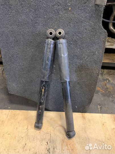 Амортизатор задней подвески Mercedes Benz vito W63