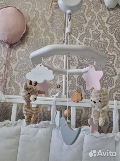 Мобиль деревянный на кроватку