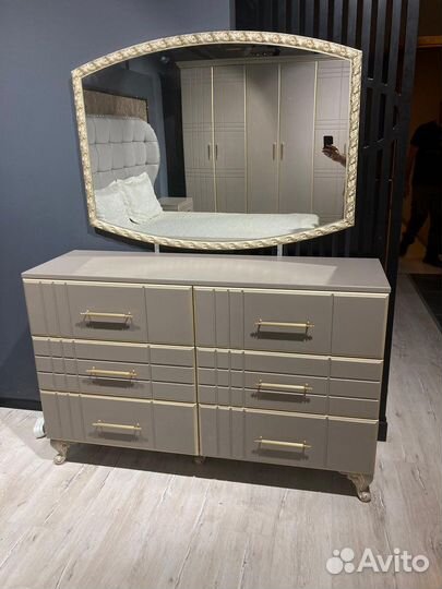 Спальный гарнитур