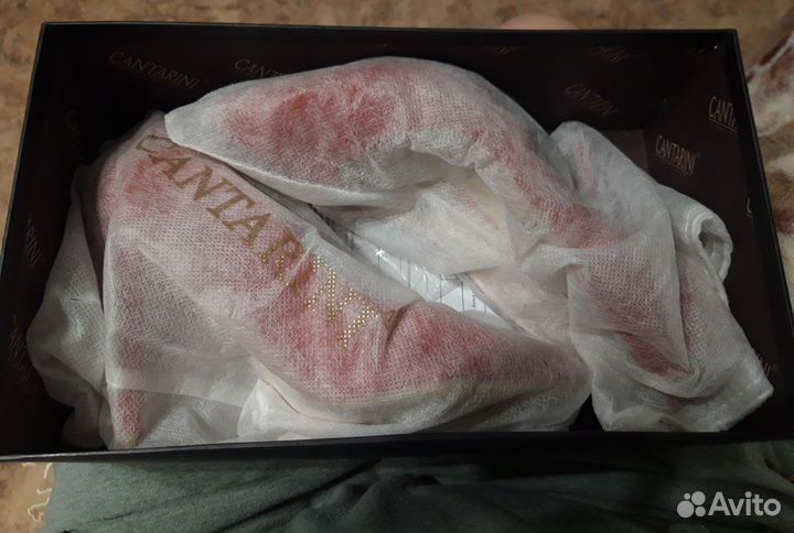 Продам женские красные замшевые туфли 36 размера