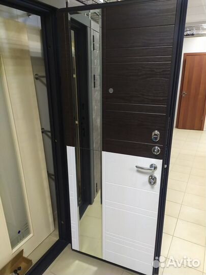 Дверь входная с зеркалом Новелло