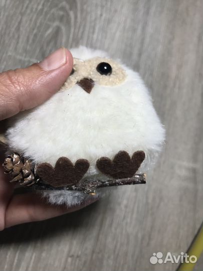 Милый белый пушистый совёнок ёлочная игрушка