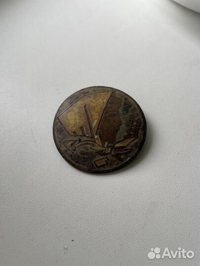 Брошь СССР Девушка в платке