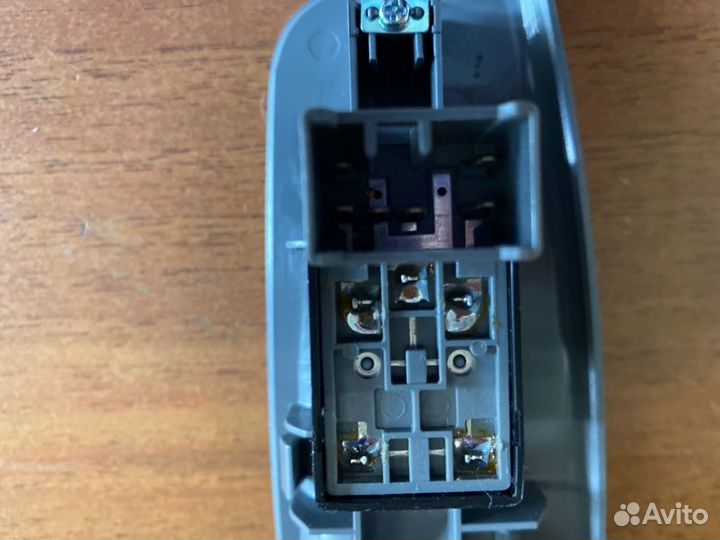 Кнопка стеклоподъемника задняя правая Chevrolet