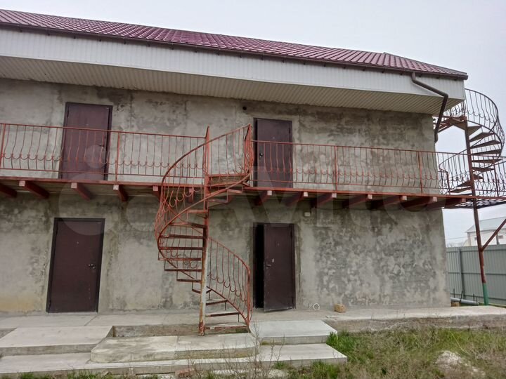 Дом 180 м² на участке 8 сот.