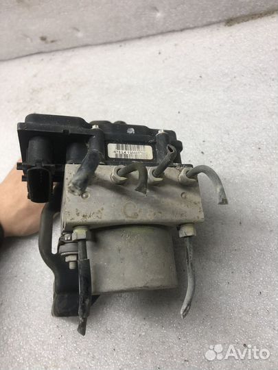 Блок ABS Nissan Tiida C11