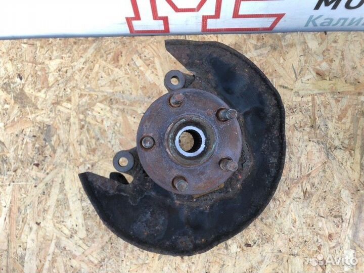 Поворотный кулак передний левый Pontiac Vibe 1ZZ