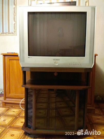 Телевизор с тумбой