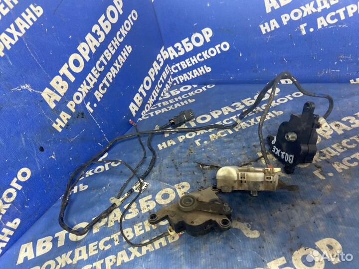 Моторчик заслонок отопителя. Plymouth Voyager