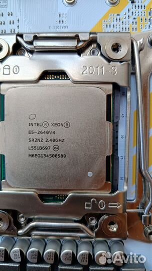 Материнская плата с процессором и памятью