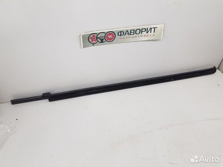 Молдинг двери верхний внутренний передний левый