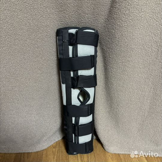 Тутор на коленный сустав