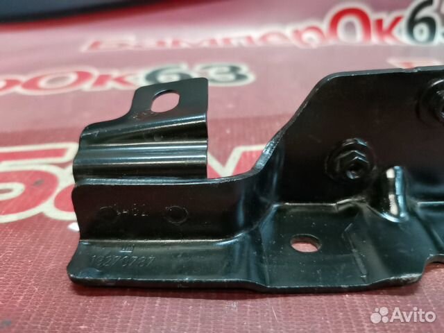 Кронштейн петли капота передний левый Opel Astra