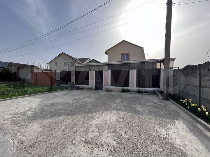 Дом 183 м² на участке 8 сот.