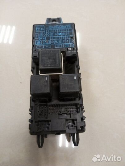 Блок предохранителей Mitsubishi Carisma седан 4G92