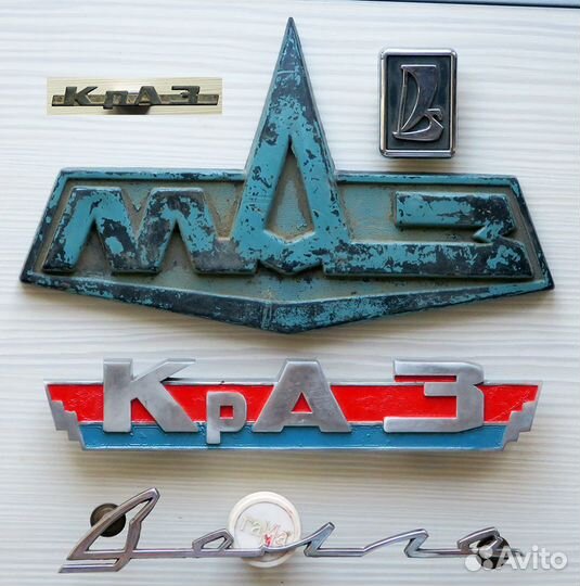 Коллекционные автомобильные эмблемы