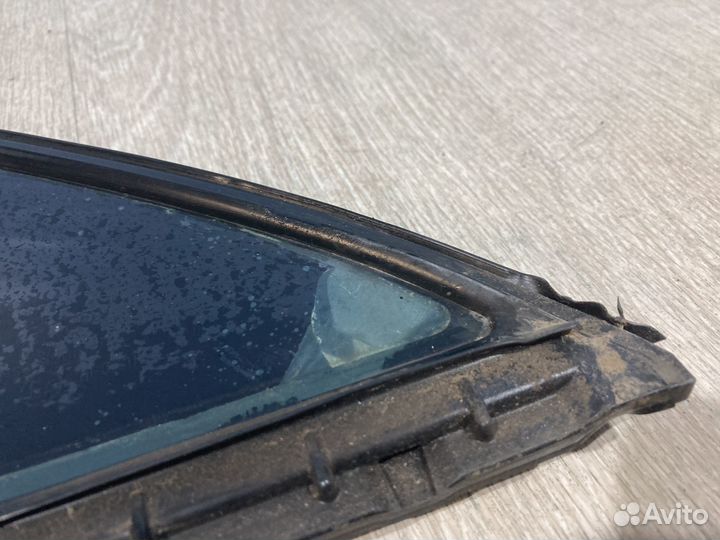 Форточка задняя левая Toyota Camry 40