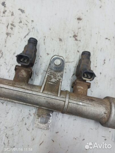 Топливная рампа с форсунками Hyundai Accent G4EC