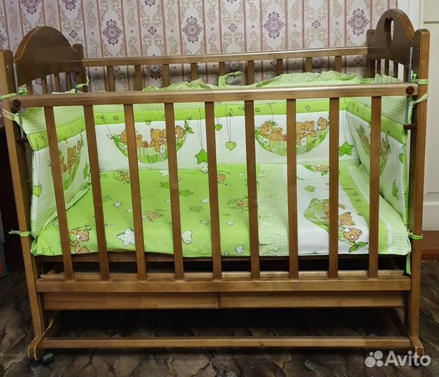 Кроватка в комлекте с принадлежностями