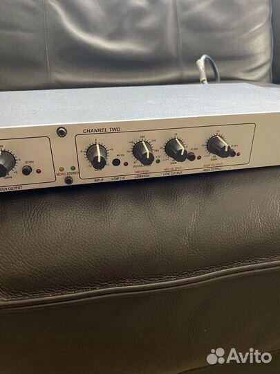 Кроссовер - Dbx 223XS