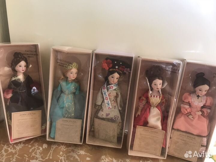 Коллекционная фарфоровые кукла