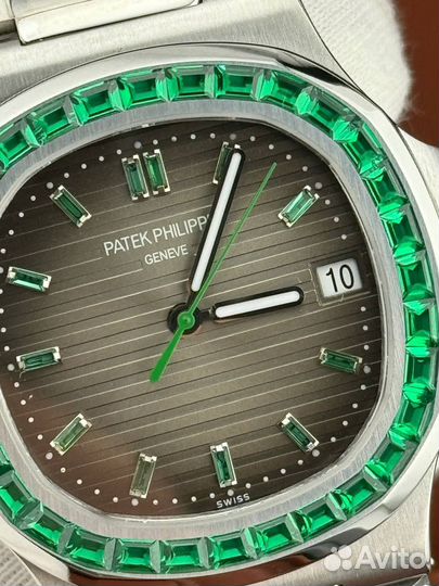 Часы Patek Philippe Emerald Nautilus