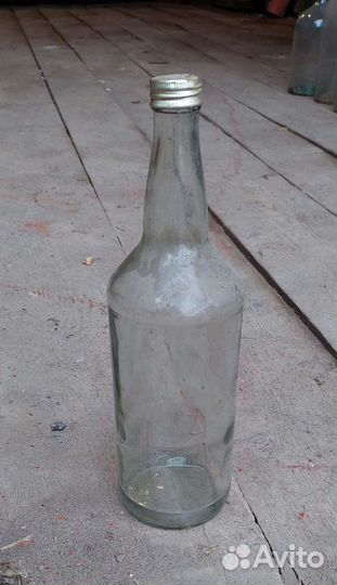 Бутылка с надписью на дне