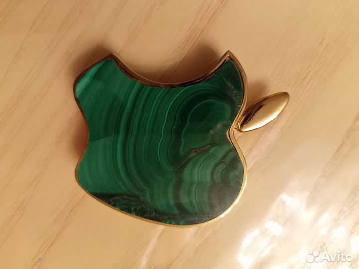 Подарок Газовая зажигалка Яблоко из малахита