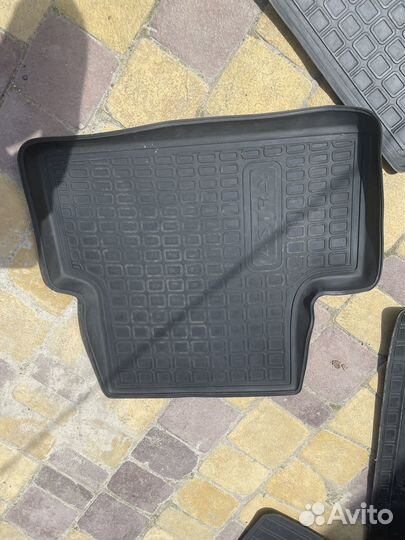 Коврики и сеточки в машину новые