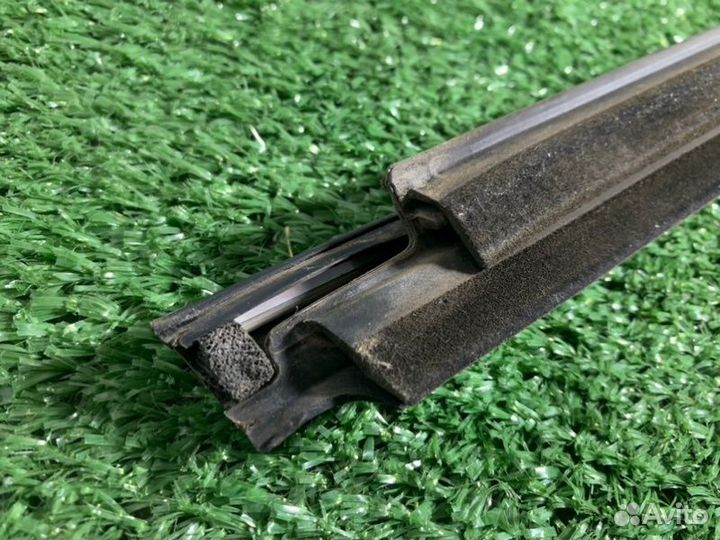 Бархотка наружная передняя левая Kia Sportage G4KD