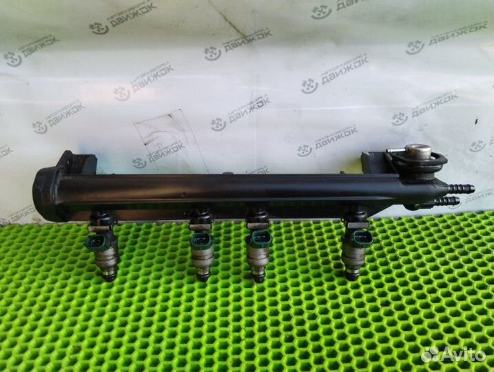 Топливная рейка с форсунками Skoda Octavia A4 1.6